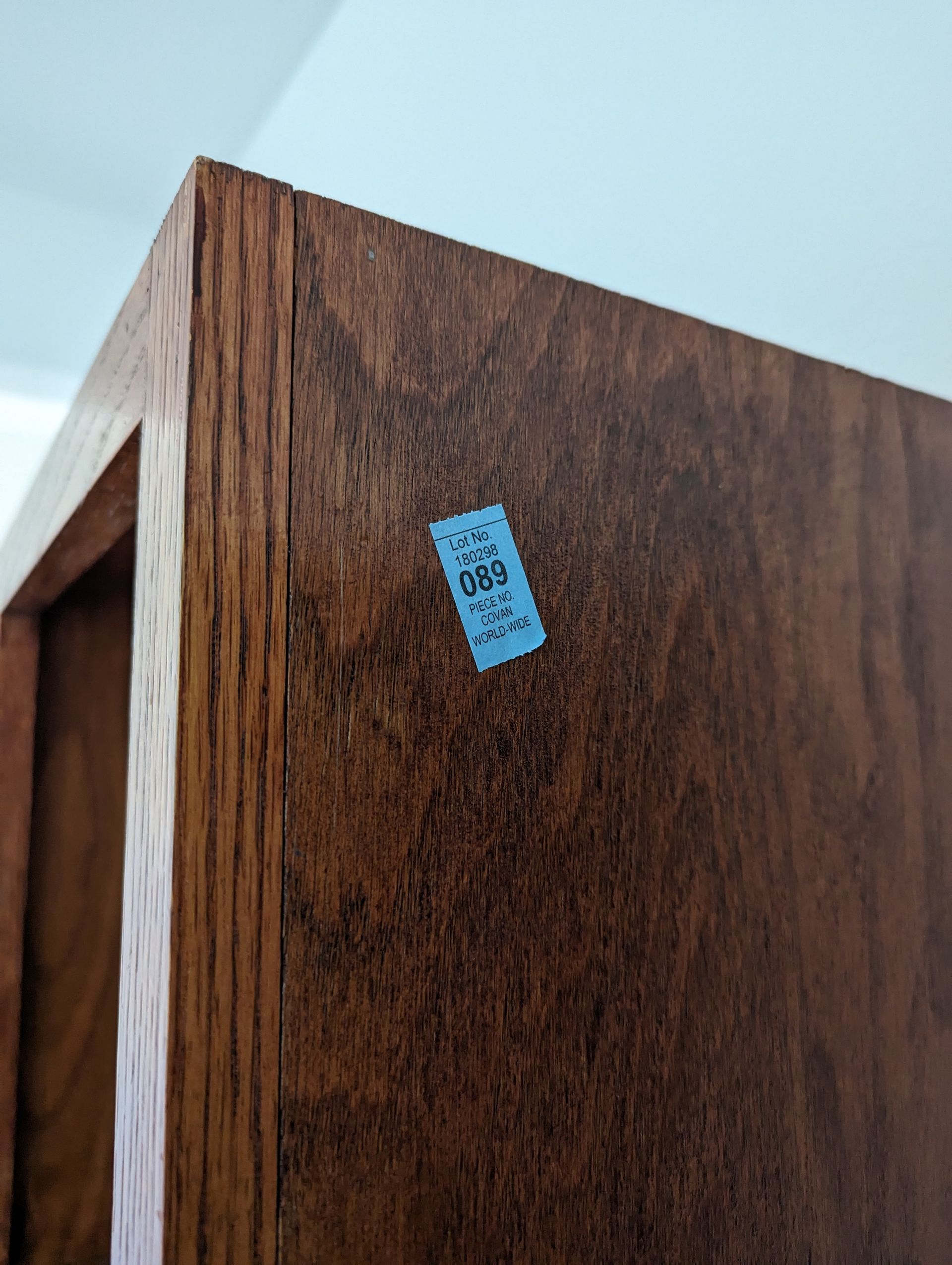 Bookshelf side detail