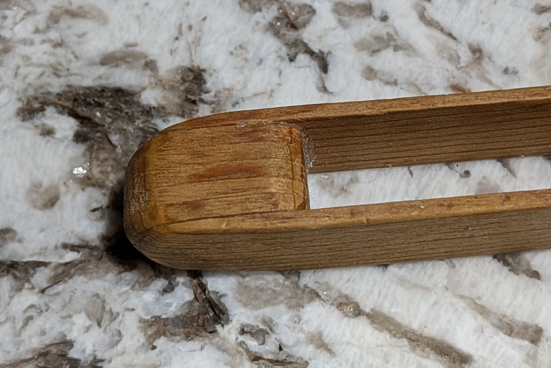Toaster tongs during glue-up